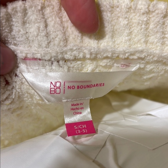 Cozy White Knit Sweater - Picture 6 of 6